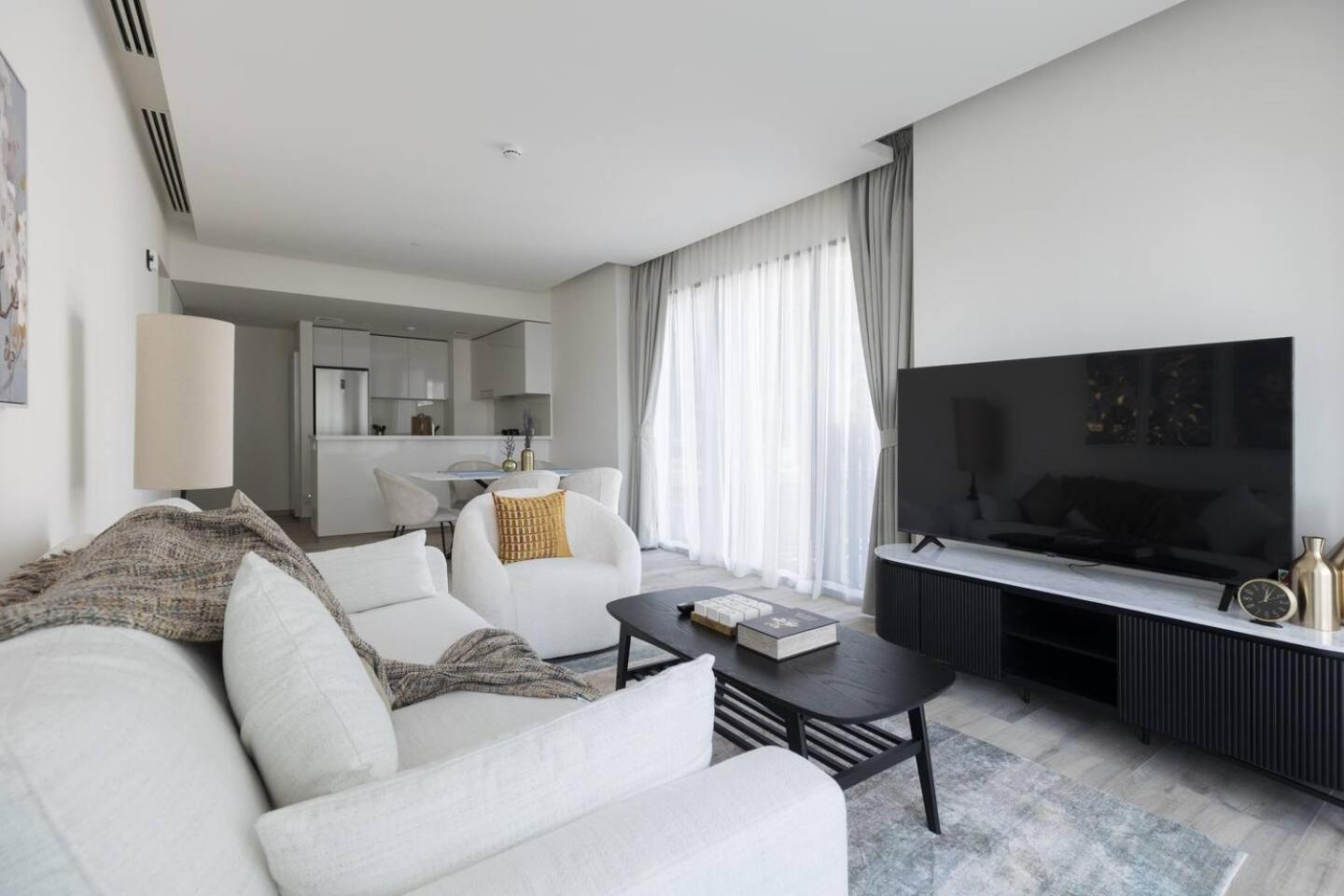 Ahad Residences 1 Bd- 15mins Walk To Mall Apartment