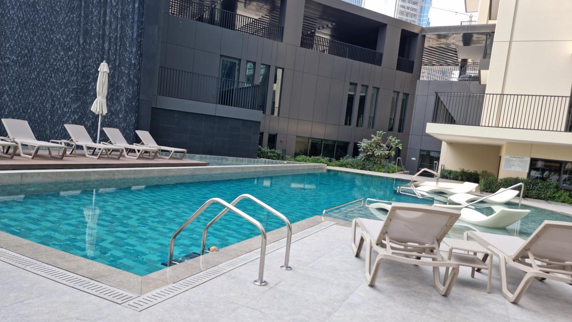 Ahad Residences 1 Bd- 15mins Walk To Mall Apartment *